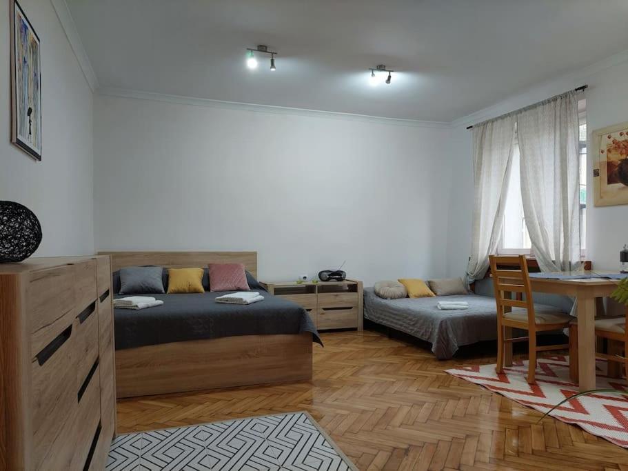 Domin Domin Apartment เชสโตฮอวา ภายนอก รูปภาพ